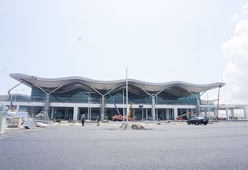 Dự án Nhà ga hành khách quốc tế - Cảng hàng không quốc tế Cam Ranh  do Vietcombank Nha Trang đồng tài trợ vốn đang khẩn trương thi công giai đoạn cuối.