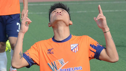 Hữu Khôi ăn mừng bàn thắng ở giải đấu tại Hàn Quốc.