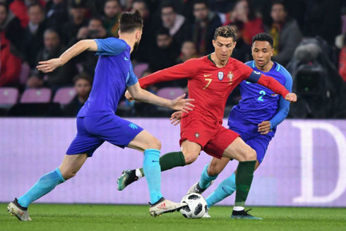 Cristiano Ronaldo không thể giúp đội tuyển Bồ Đào Nha có quá nhiều sự thay đổi vượt qua đội tuyển Hà Lan trẻ trung và khát khao chiến thắng.