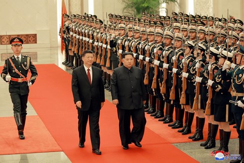 Trong chuyến thăm bất ngờ tới Bắc Kinh, ông Kim Jong-un đã nói rằng, Triều Tiên sẵn sàng từ bỏ vũ khí hạt nhân. Ảnh: KCNA/Reuters