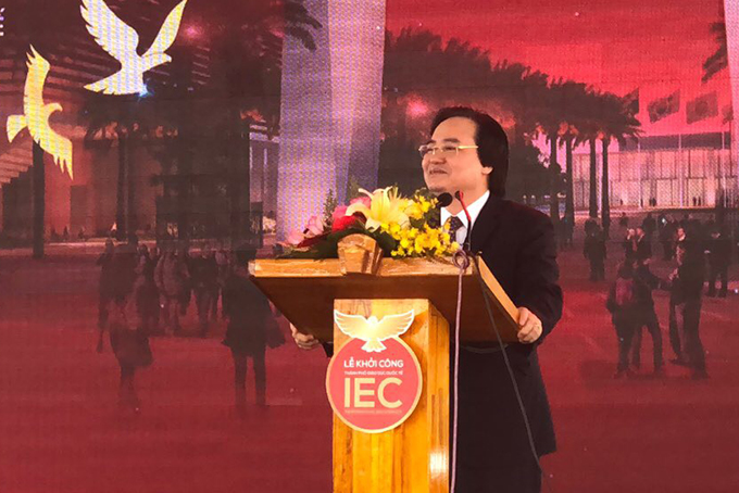 Bộ trưởng Bộ Giáo dục và Đào tạo Phùng Xuân Nhạ phát biểu trong lễ khởi công IEC Quảng Ngãi.