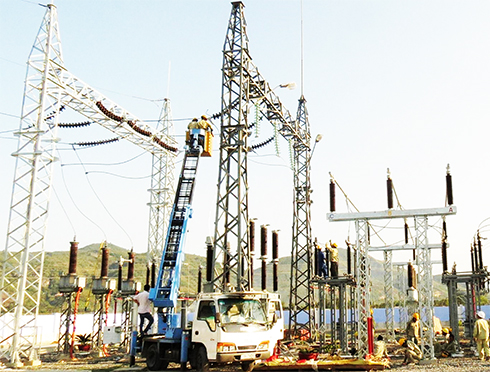 Công tác kiểm tra hệ thống điện tại huyện Diên Khánh.