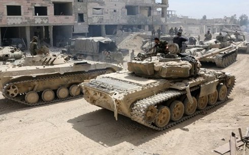 Xe tăng quân đội Syria tiến vào Douma, Đông Ghouta. Ảnh: AFP