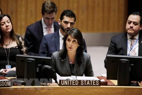 Đại sứ Mỹ tại Liên hợp quốc Nikki Haley tại một phiên họp của Hội đồng Bảo an Liên hợp quốc về Syria, tại New York (Mỹ) ngày 4/4. (Nguồn: THX/TTXVN)