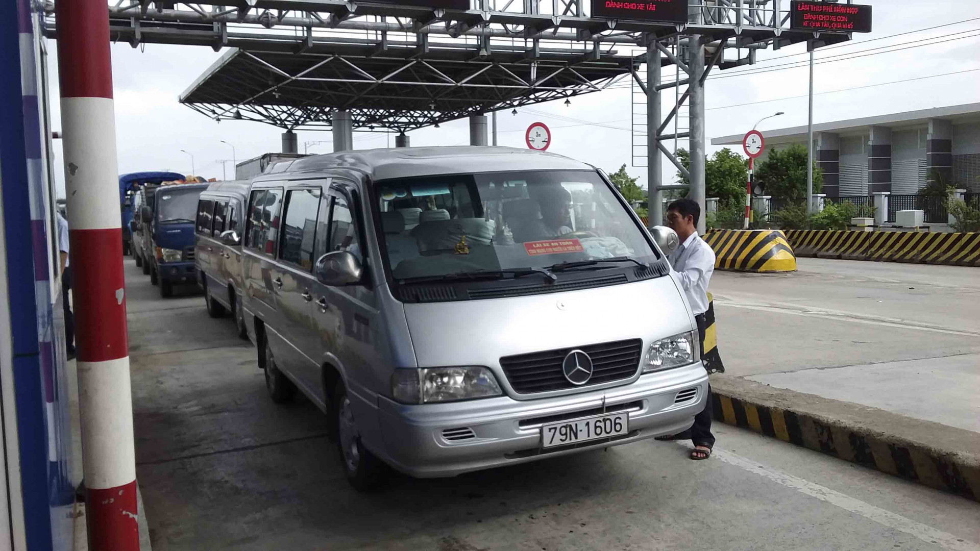 Từ ngày 1-5, nhiều phương tiện qua trạm thu phí Ninh Lộc được giảm giá vé