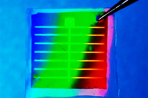 Các nhà khoa học Trung Quốc đang phát triển loại pin mặt trời có thể thu cả quang năng từ Mặt trời lẫn động năng từ nước, đồng nghĩa với việc có thể tạo ra điện từ những giọt mưa.