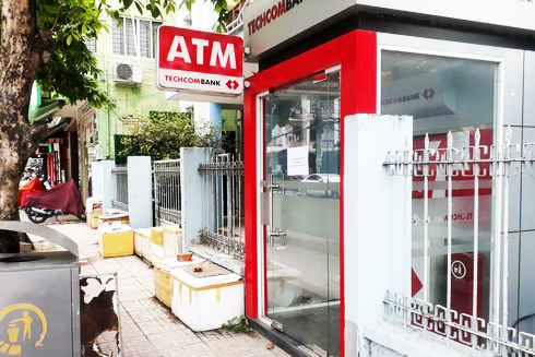 Trụ ATM bị một người Nga đập phá, đánh cắp thông tin  đêm 24-5 vừa qua
