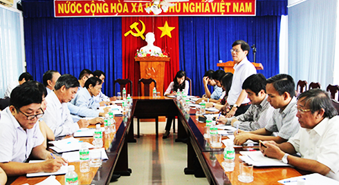 Ông Nguyễn Tấn Tuân kết luận tại hội nghị.  