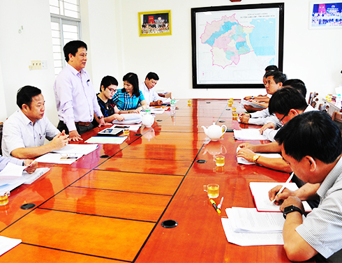Đoàn kiểm tra làm việc với Huyện ủy Cam Lâm.