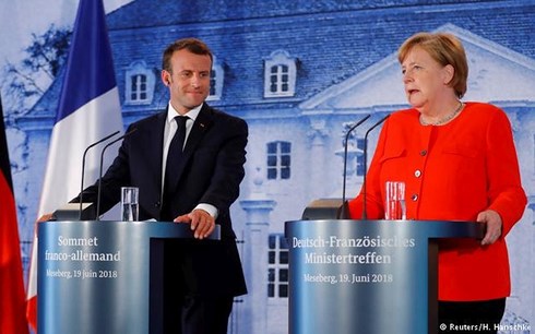 Tổng thống Pháp Macron (trái) và Thủ tướng Đức Angela Merkel. Ảnh: Reuters