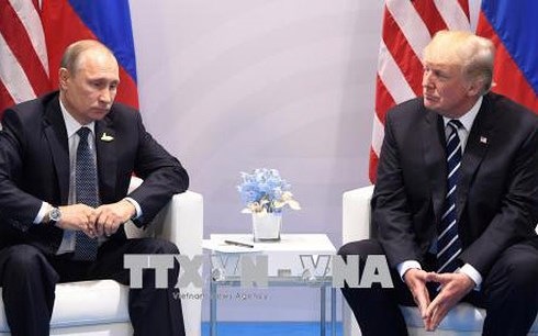 Tổng thống Nga Vladimir Putin (trái) và Tổng thống Mỹ Donald Trump (Ảnh: AFP/TTXVN)