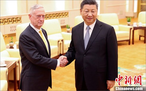 Chủ tịch Trung Quốc Tập Cận Bình tiếp Bộ trưởng Quốc phòng Mỹ James Mattis (ảnh: Chinanews)