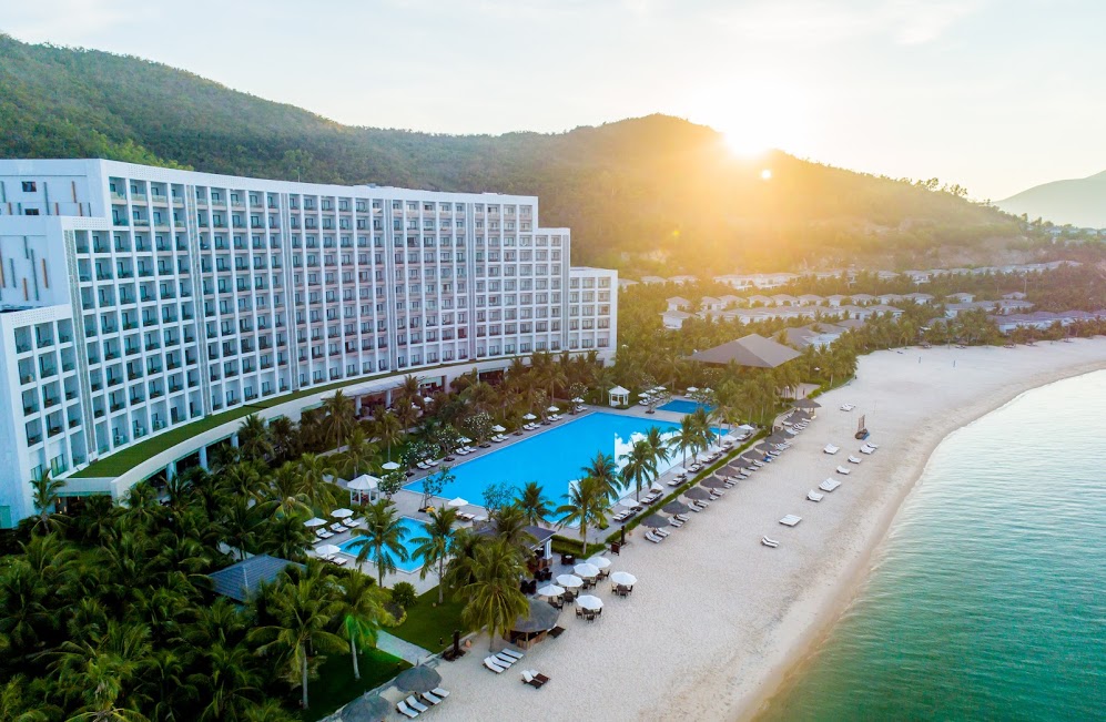 Khách sạn của Vinpearl Resort & Spa Nha Trang Bay tạo hình tòa nhà cánh cung kiêu hãnh