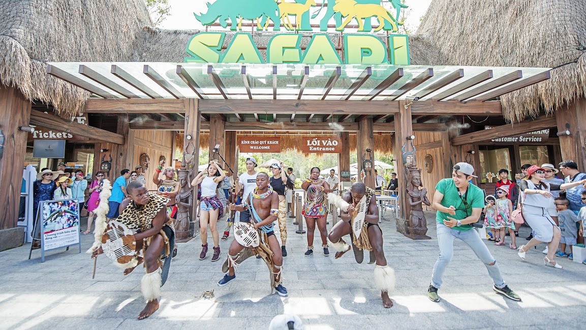 Vũ điệu Thổ dân châu Phi sôi động tại Vinpearl Safari Phú Quốc