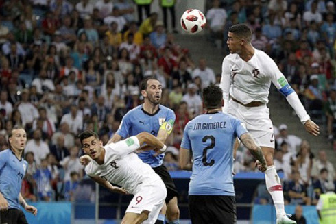 Cristiano Ronaldo đã “tịt ngòi” trước lối chơi thực dụng của đội tuyển Uruguay.