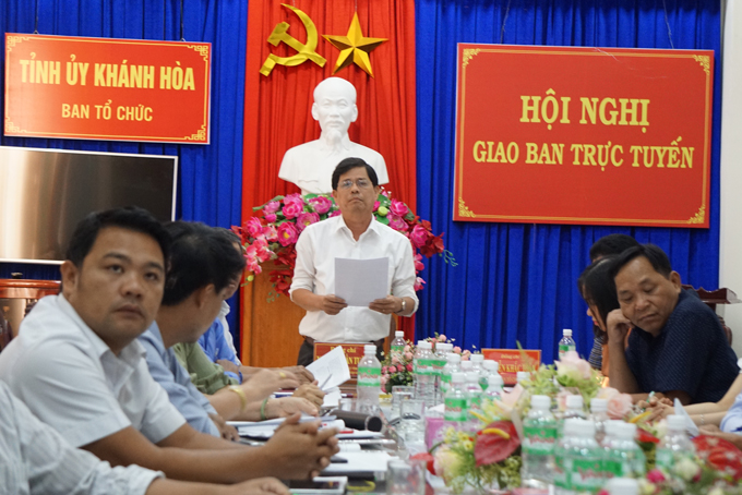 Ông Nguyễn Tấn Tuân phát biểu từ điểm cầu Khánh Hòa