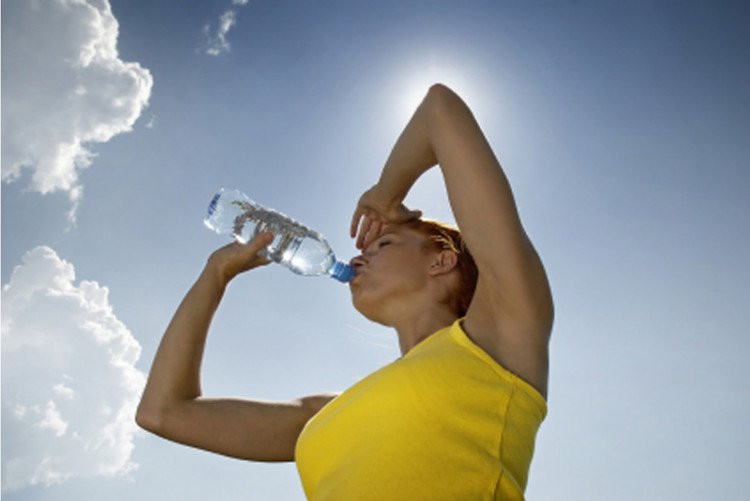 Bù đủ nước trước và trong khi tập thể dục để bổ sung kịp thời chất điện giải bị mất.