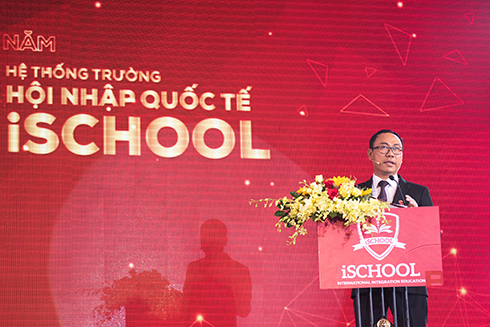 ông Nguyễn Ngọc Tuấn - Giám đốc điều hành iSchool công bố chiến lược 5 năm tới của toàn hệ thống.