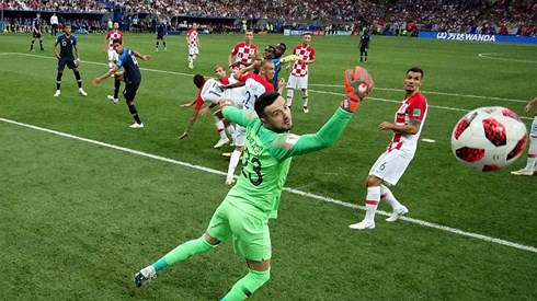 Bàn thắng mở tỷ số của Pháp đến từ tình huống phản lưới nhà của Mandzukic. 