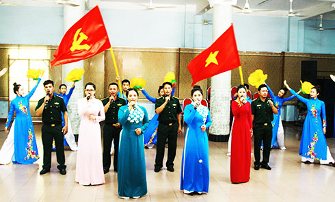Đoàn nghệ thuật quần chúng Bộ Chỉ huy Bộ đội Biên phòng tỉnh tập luyện chương trình tham gia Hội diễn nghệ thuật quần chúng tỉnh. 