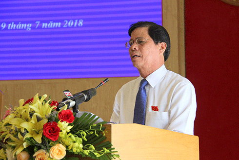 ông Nguyễn Tấn Tuân phát biểu khai mạc kỳ họp thứ 6 HĐND tỉnh