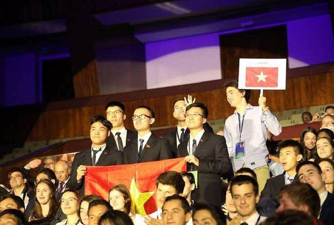 Cả 5 học sinh Việt Nam tham dự Olympic Vật lí quốc tế 2018 đều đoạt giải.