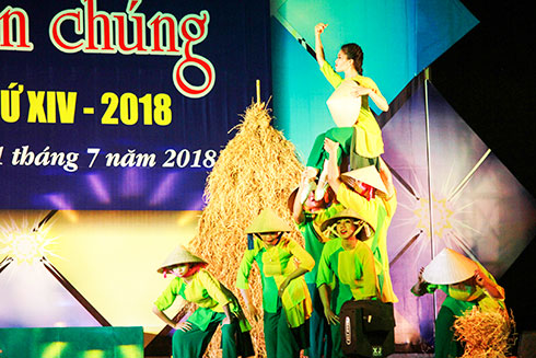 Tiết mục múa “Hơi thở miền quê” của đoàn nghệ thuật quần chúng huyện Diên Khánh. 