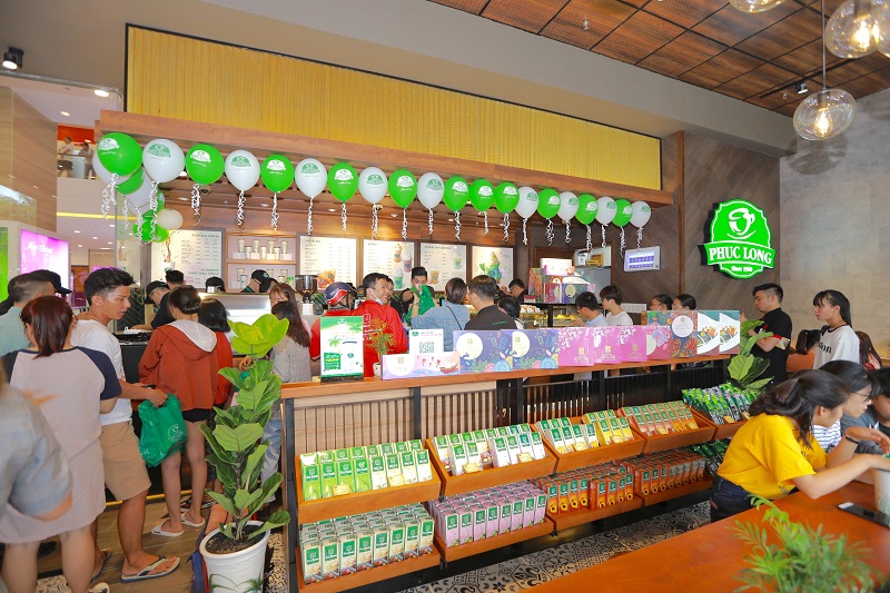 Phúc Long Coffee & Tea đặc biệt thu hút các bạn trẻ ngay trong lần đầu tiên xuất hiện tại Nha Trang.
