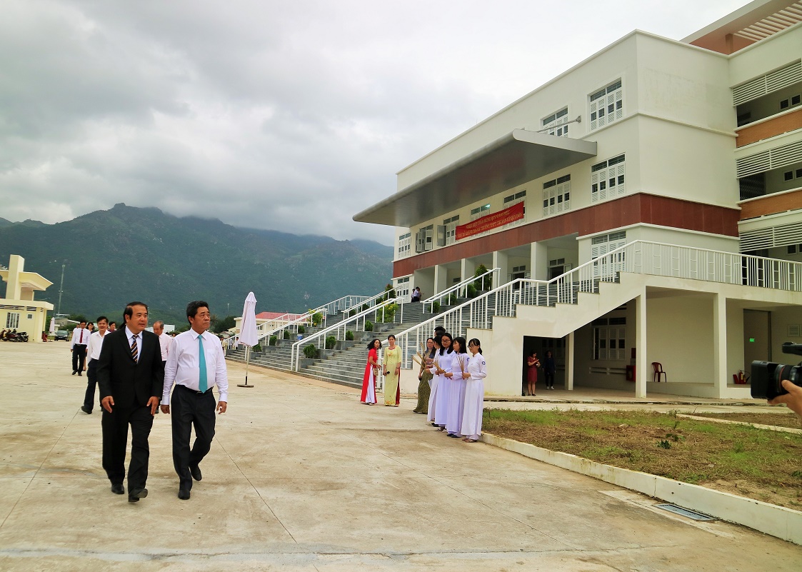 Trường mới khang trang, hiện đại. 