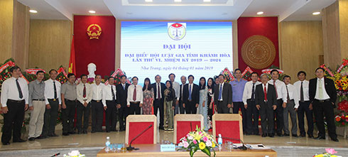Ban chấp hành nhiệm kỳ VI ra mắt đại hội.