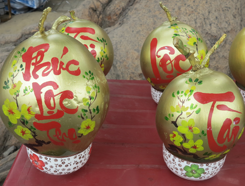 trang trí trái dừa ngày tết