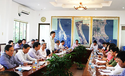 Ông Lê Đức Vinh phát biểu tại cuộc họp.