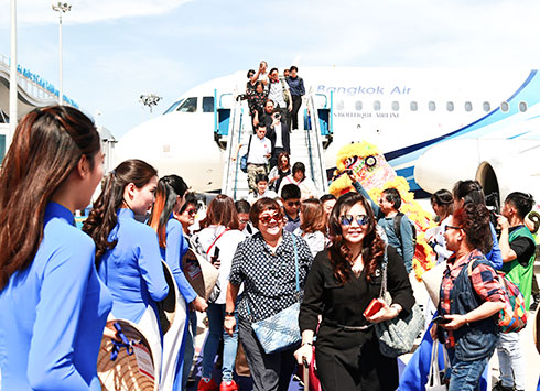 Khách của Bangkok Airways bay thẳng từ Bangkok (Thái Lan) đến sân bay Cam Ranh.
