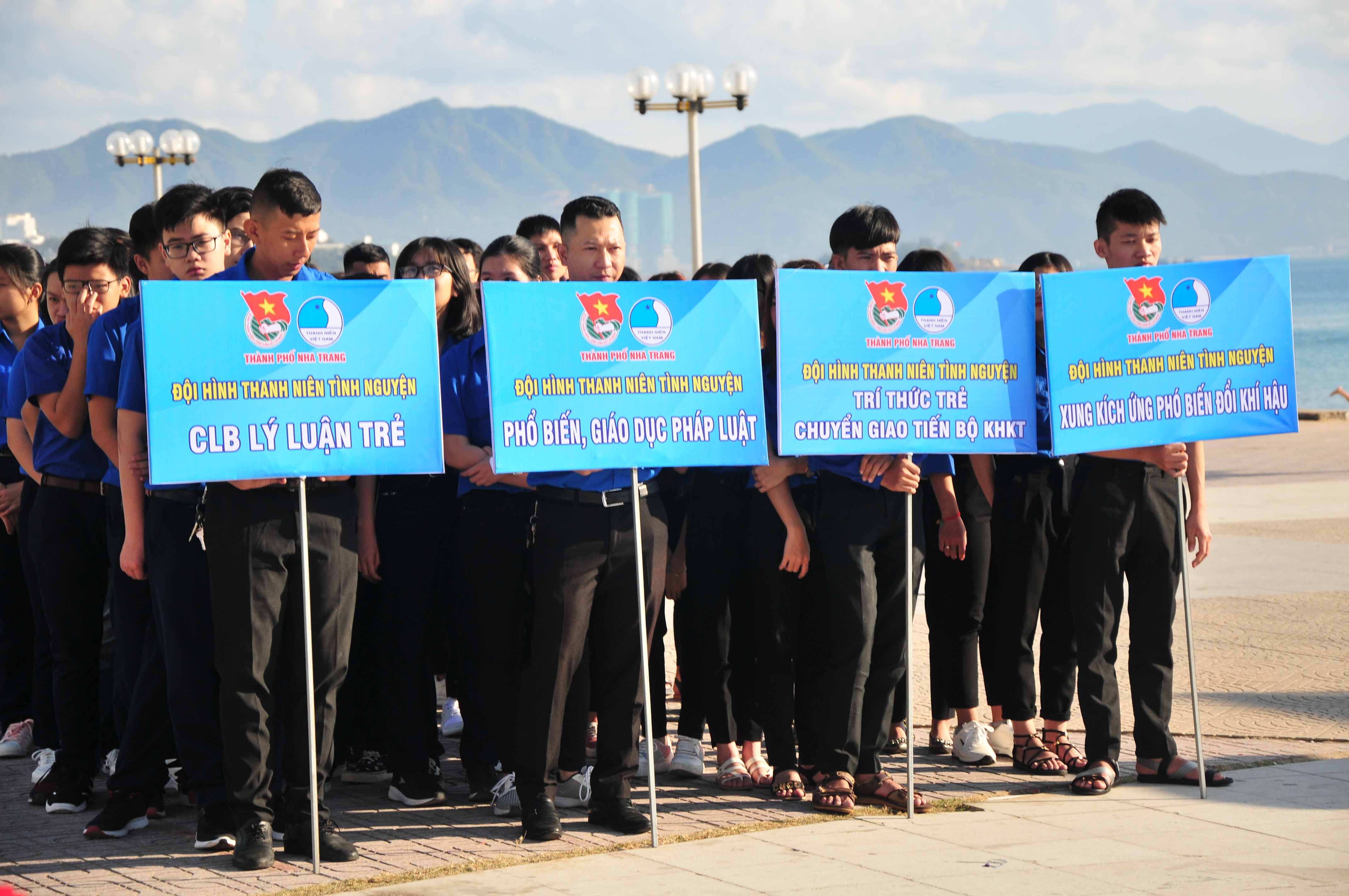 Ra mắt các đội hình thanh niên tình nguyện
