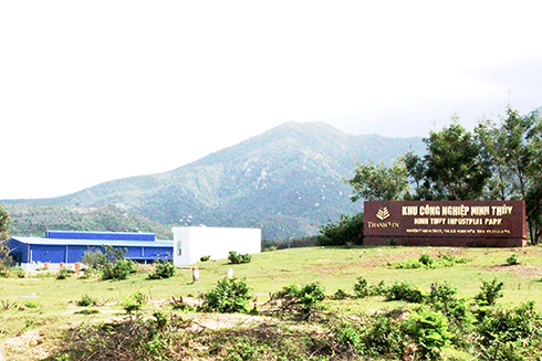 Khu công nghiệp Ninh Thủy còn nhiều hạng mục chưa thể thi công vì vướng mặt bằng.