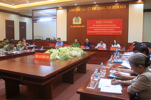 Quang cảnh hội nghị tại điểm cầu Khánh Hòa.   