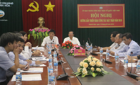 Quang cảnh hội nghị tại đầu cầu Khánh Hòa.