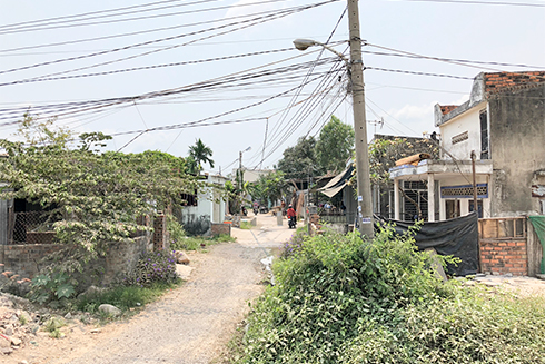 Khu đô thị Hoàng Long triển khai ì ạch khiến cuộc sống người dân gặp nhiều khó khăn.