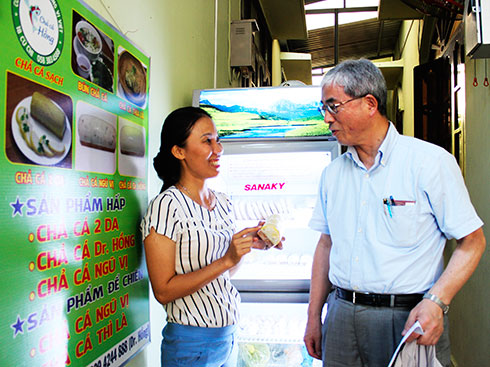 Ông Lương Thế Hùng - Chủ tịch Hội Doanh nhân trẻ Khánh Hòa: Doanh nhân Nguyễn Thu Hồng là tấm gương về khởi nghiệp cho các bạn trẻ noi theo. Chị Hồng có rất nhiều ý tưởng hay và luôn hướng đến cộng đồng. Hội Doanh nhân trẻ Khánh Hòa luôn ủng hộ những tấm gương khởi nghiệp như vậy. Hiện nay, chúng tôi đã thành lập quỹ khởi nghiệp và tài trợ để tổ chức các cuộc thi khởi nghiệp dành cho các bạn trẻ.
