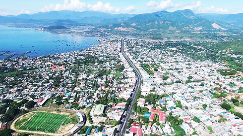 Quốc lộ 1 đi qua địa bàn TP. Cam Ranh.