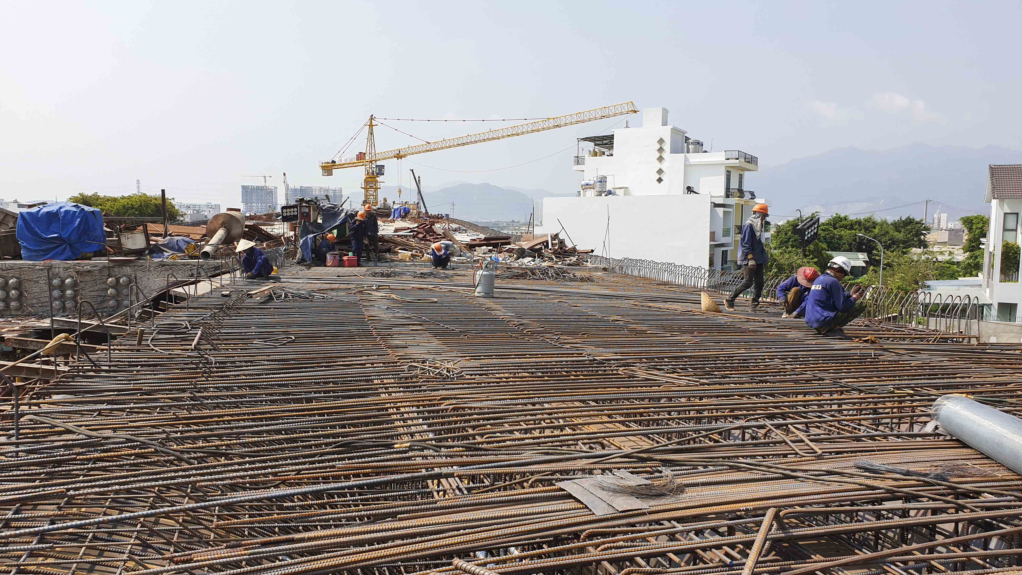 Thi công tại Nut giao thông Ngọc Hội.