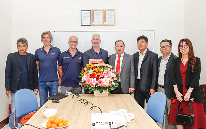 Lãnh đạo tỉnh chúc tết tại Công ty Australis