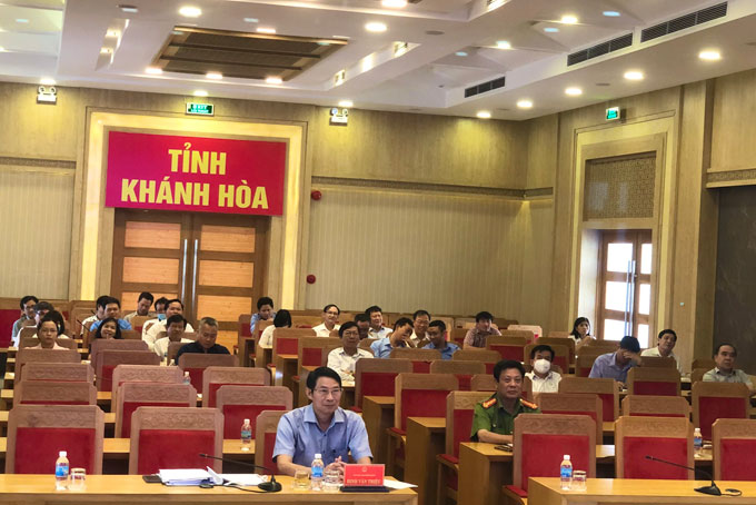 &Ocirc;ng Đinh Văn Thiệu chủ tr&igrave; tại đầu cầu tỉnh Kh&aacute;nh H&ograve;a.