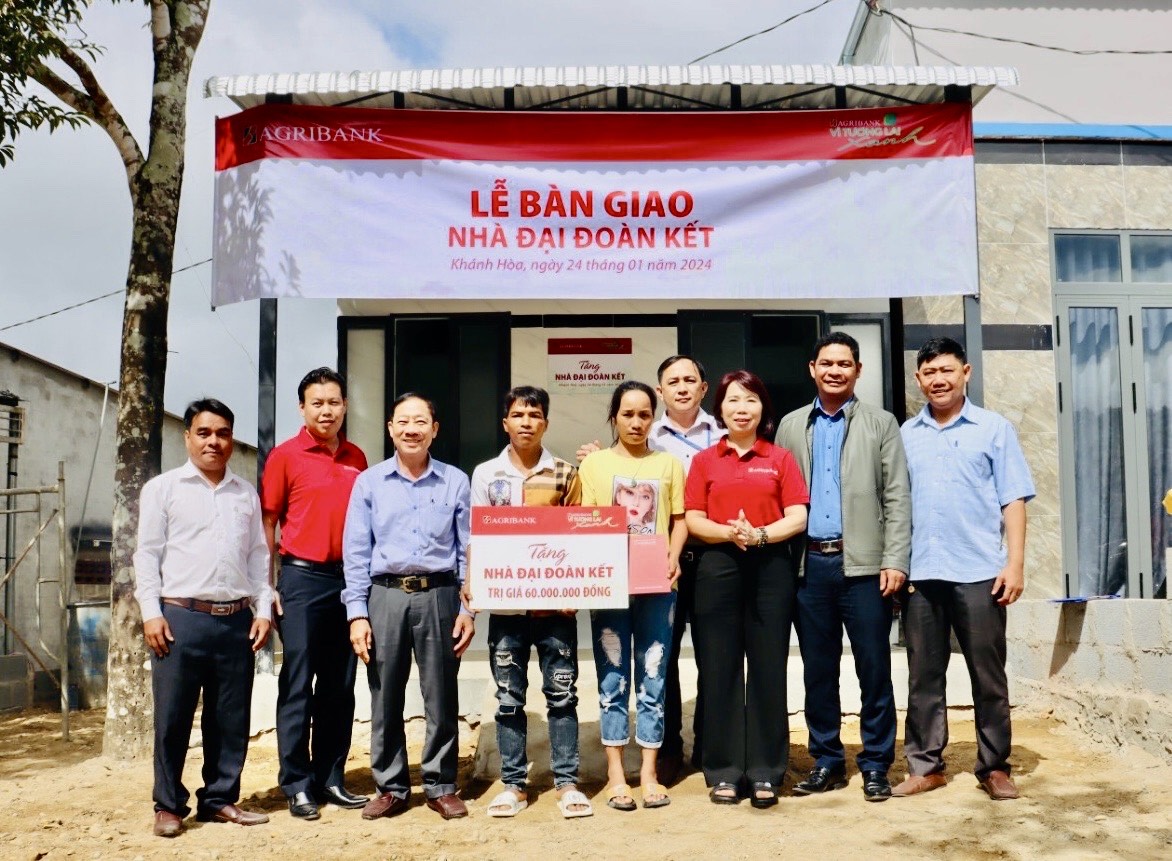 Cùng Agribank đem Tết về vùng cao