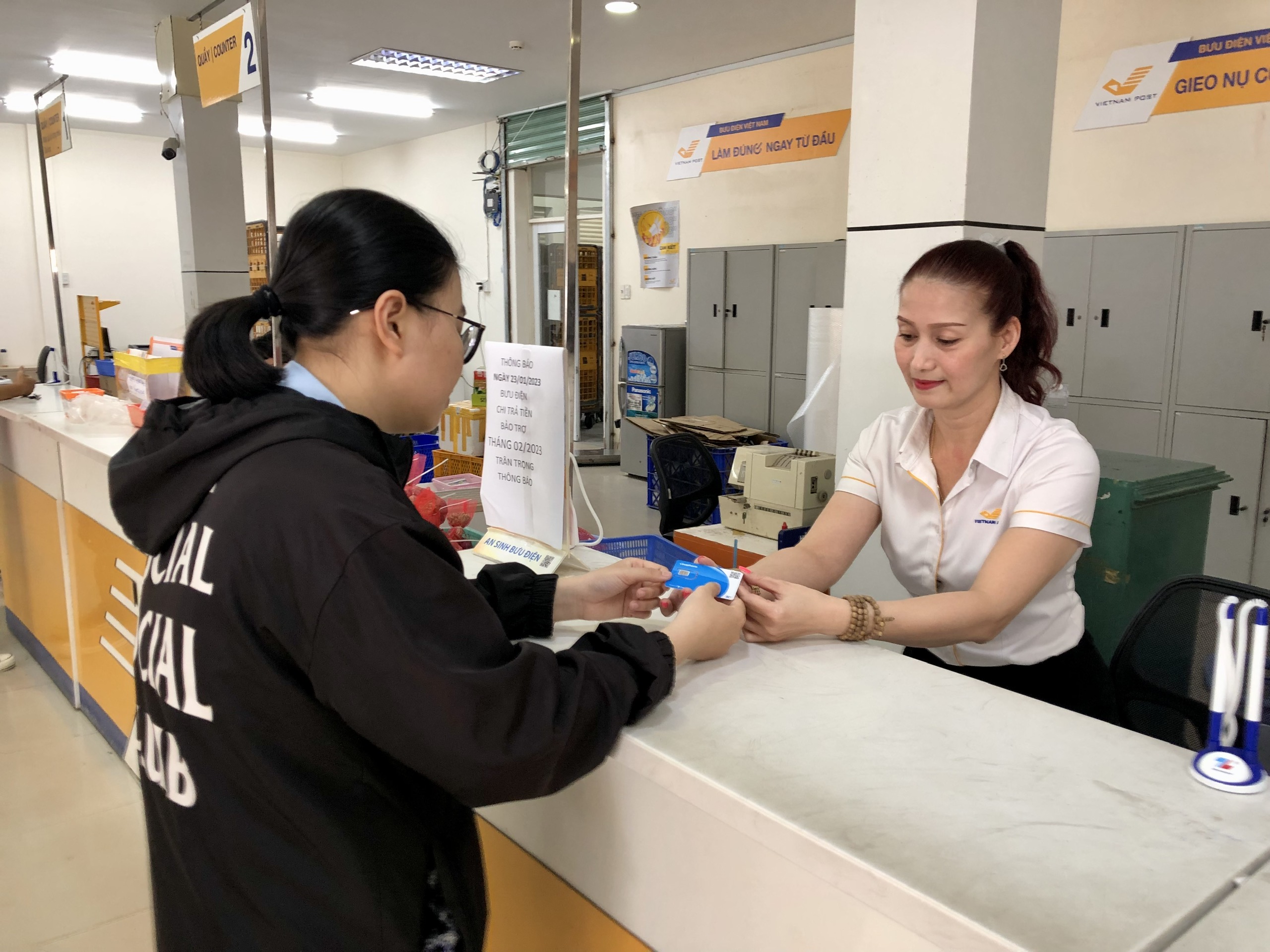 Dễ dàng tiếp cận dịch vụ VinaPhone tại các bưu cục của bưu điện trên toàn quốc