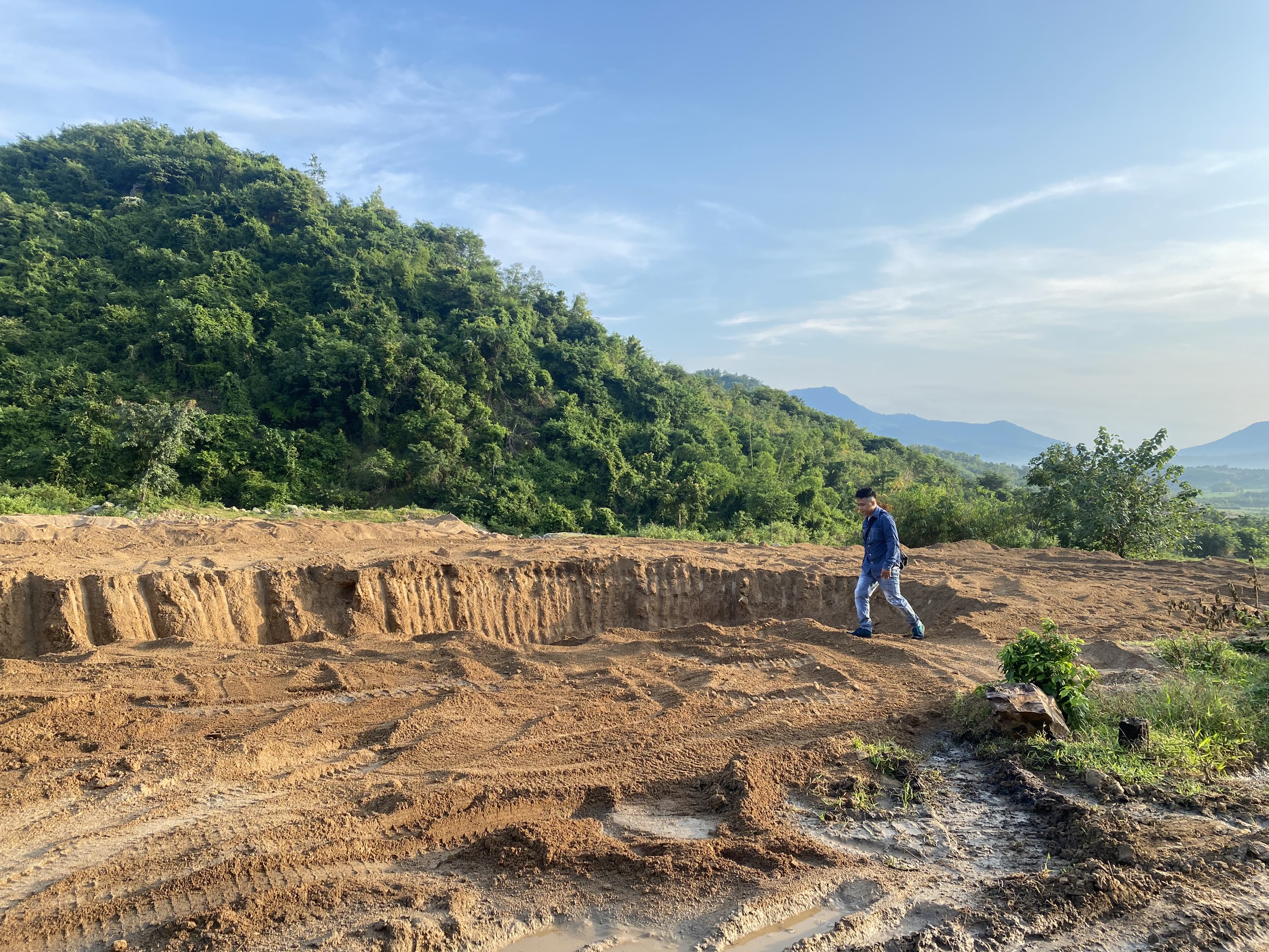 Sau bài viết “Tan hoang núi Lục Đại”: Huyện Cam Lâm chỉ đạo tăng cường quản lý tài nguyên khoáng sản