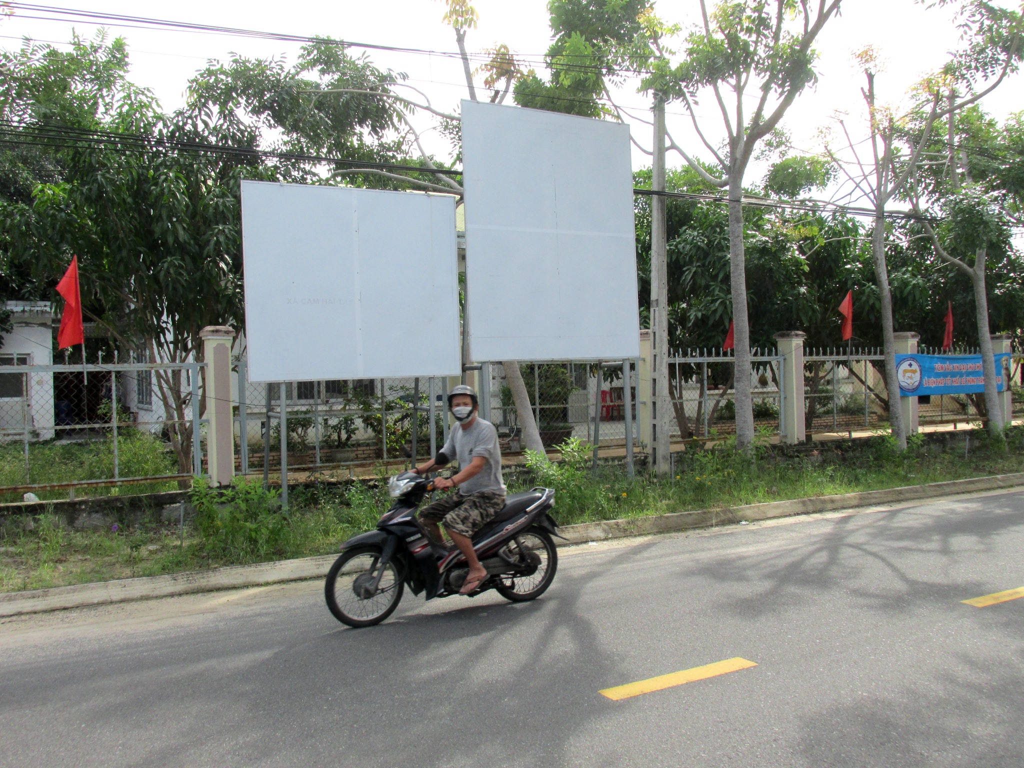 Cần làm mới các pa nô tuyên truyền