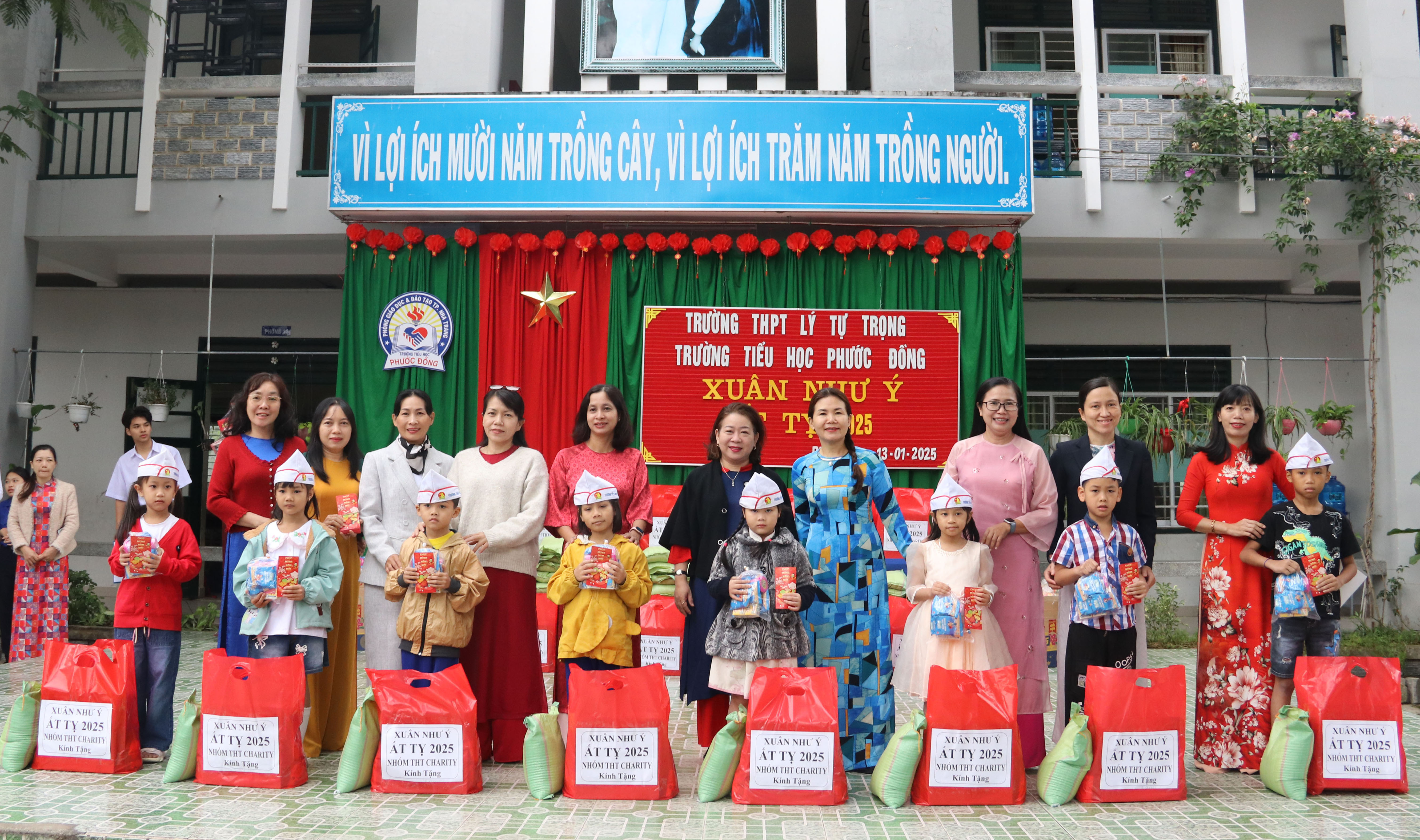 Mang xuân yêu thương đến học sinh, người dân khó khăn