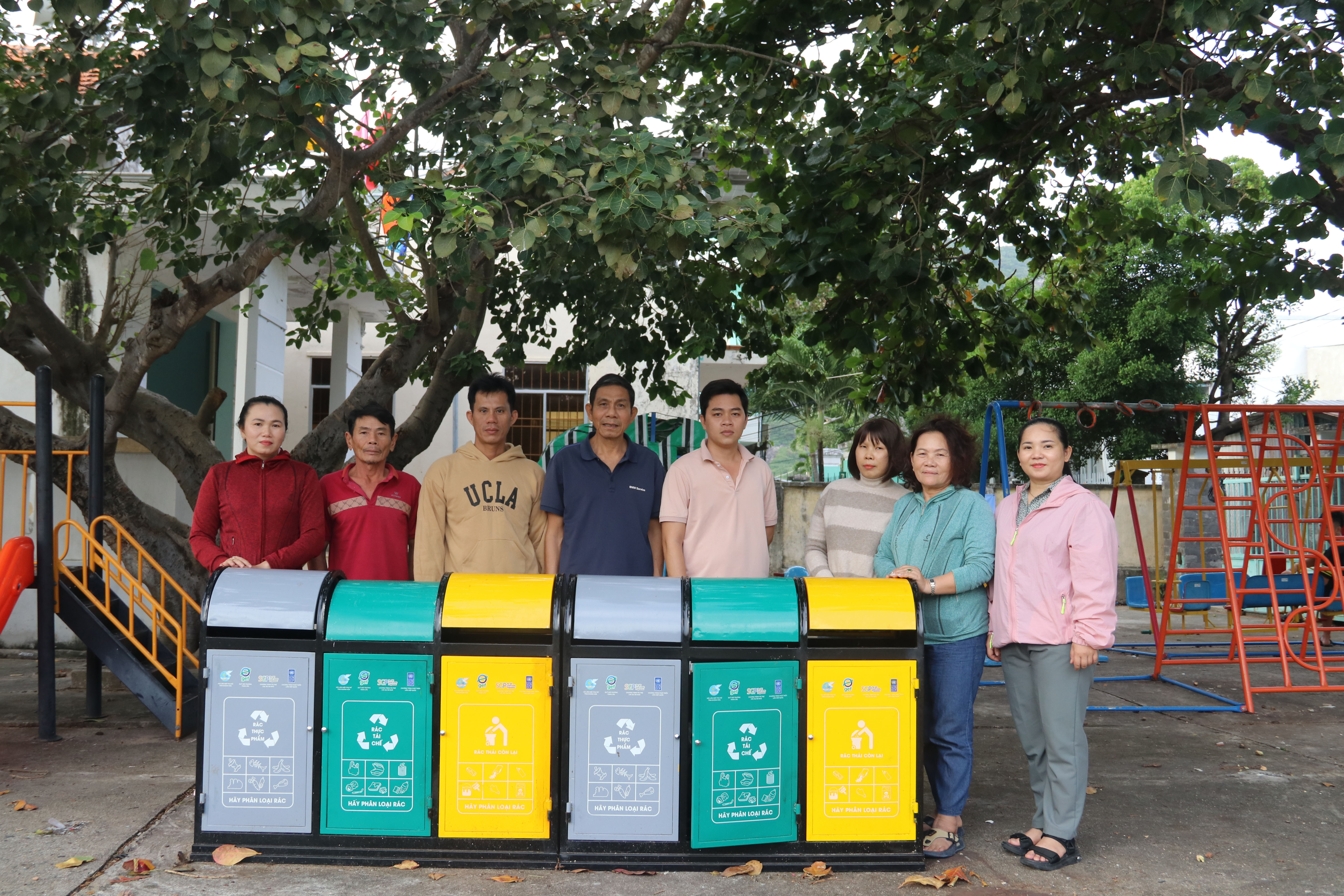 Giữ môi trường ở làng biển Bích Đầm 