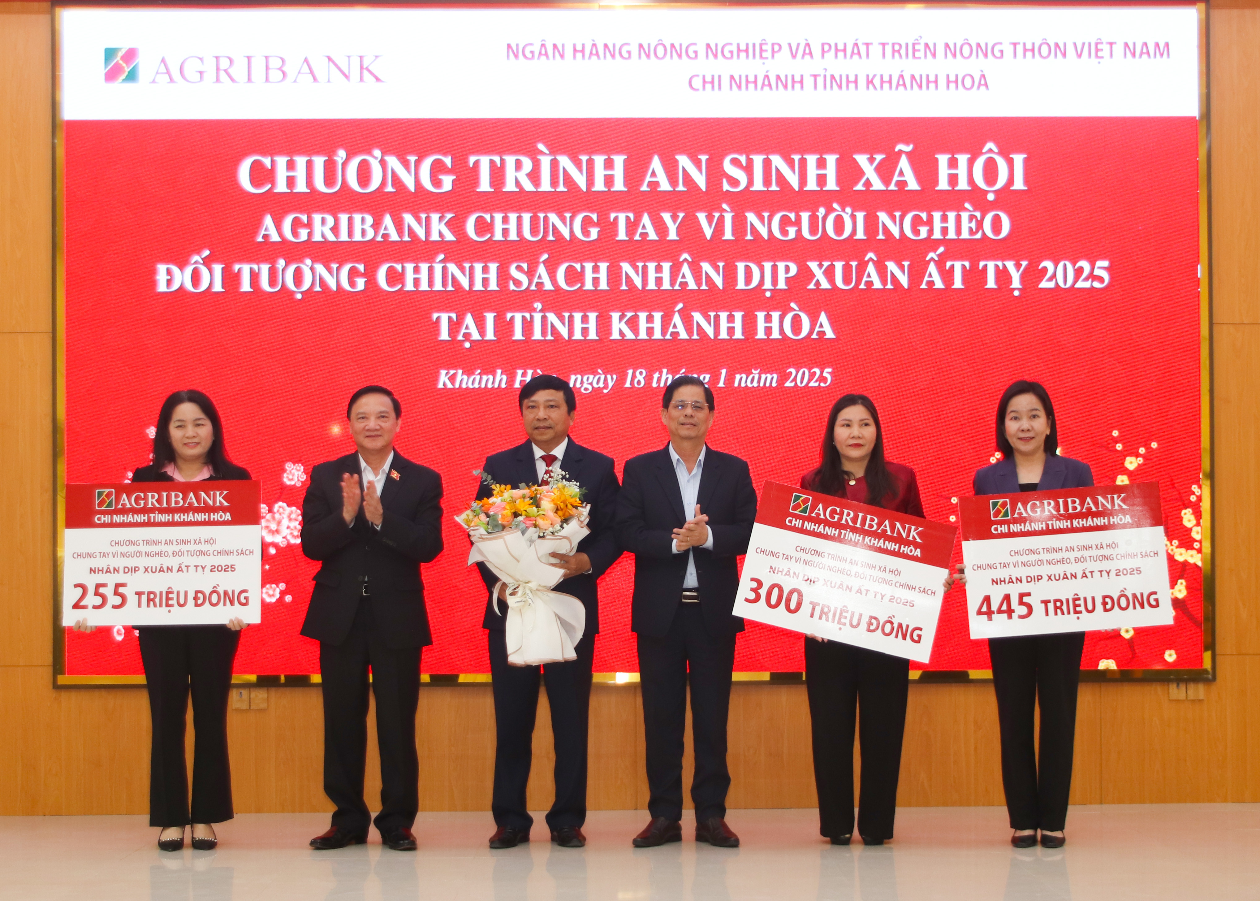 Agribank: Ủng hộ 1 tỷ đồng thực hiện chương trình an sinh xã hội nhân dịp xuân Ất Tỵ 2025 tại Khánh Hòa
